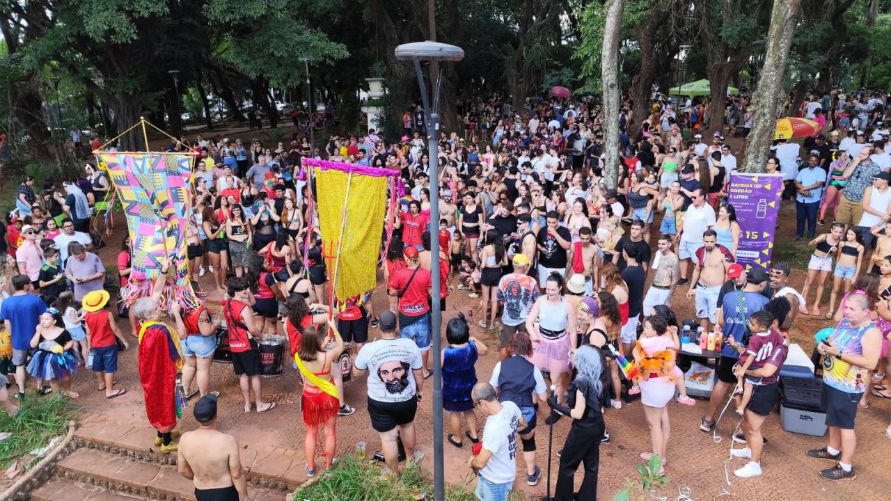 Foto 4 de 16 — Cordão da Luz Divina toma ruas de Araraquara em cortejo; veja fotos